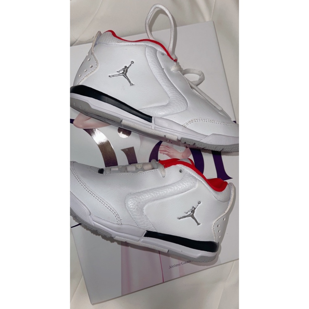 Kids Air Jordan Big Fund (GS)
White/Red/Black Kids Basketball Shoe.